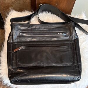 RUDSAK black leather quality classic timeless crossbody messenger purse bag